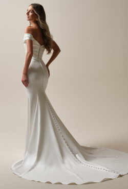 1_Large-Rebecca-Ingram-Latoya-Sheath-Wedding-Dress-25RS338A01-Alt54-AI